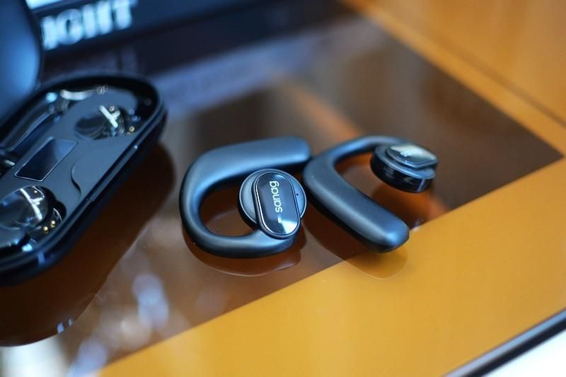 These overtheear sports headphones smell great! Sanag Senna Z30S Pro