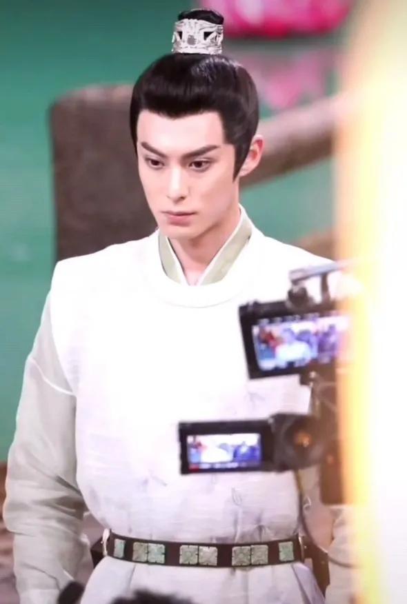Wang Hedi and Xiao Duo are in the picture!This eunuch is so handsome ...