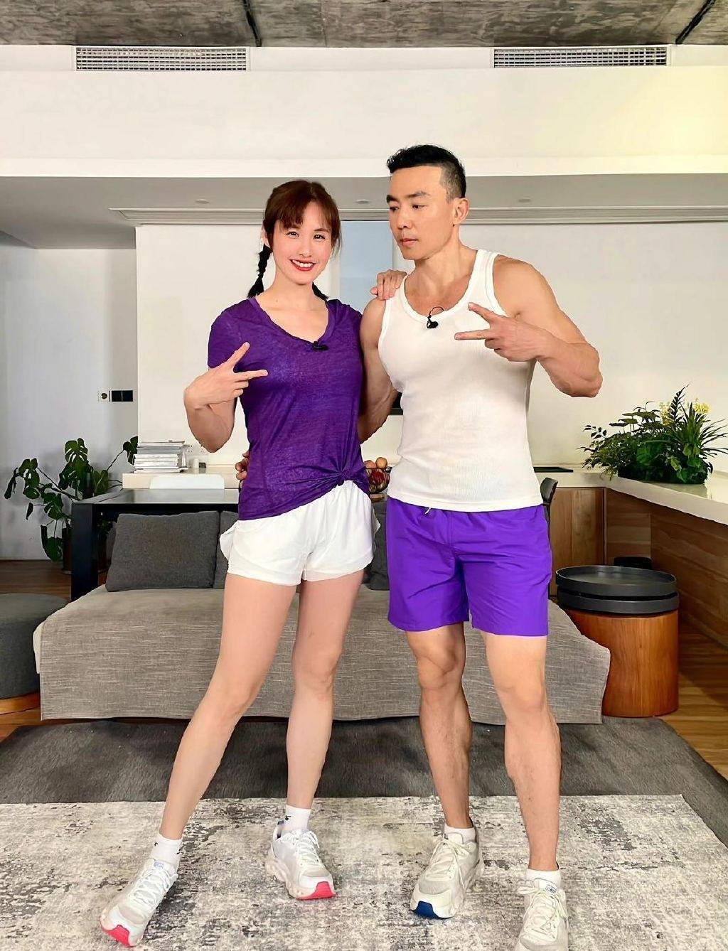 Liu Genghong and Wang Wanfei posted beautiful photos, romantic kisses ...