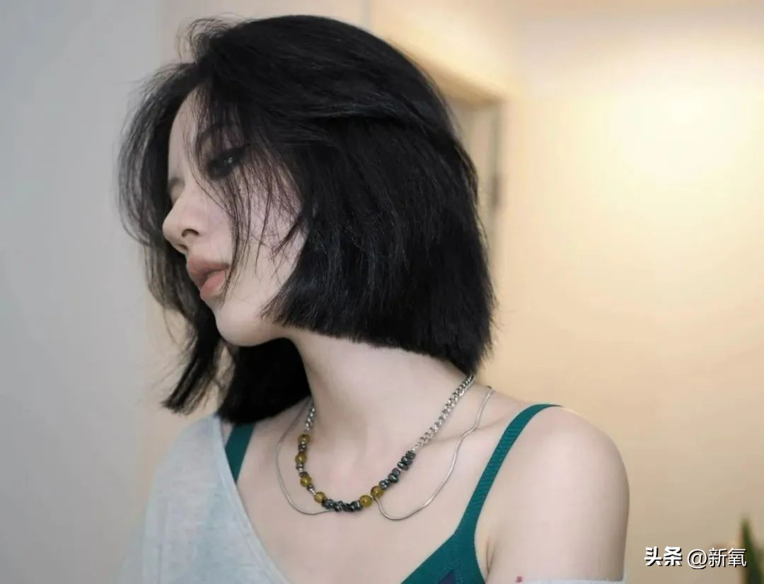 the-24-year-old-winks-like-silk-and-loves-her-head-after-10-years-she