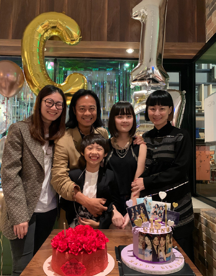 The grasshopper group Cai Yizhi celebrated her stepdaughter's birthday ...