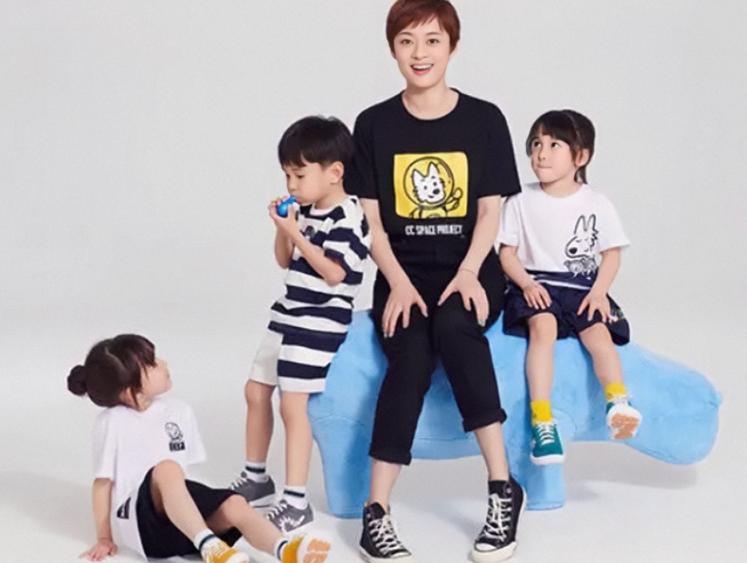 Sun Li and her children traveled to the Forbidden City, and she posted ...