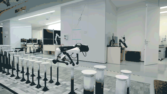 Tencent released a multi-modal quadruped robot: it can turn somersaults ...