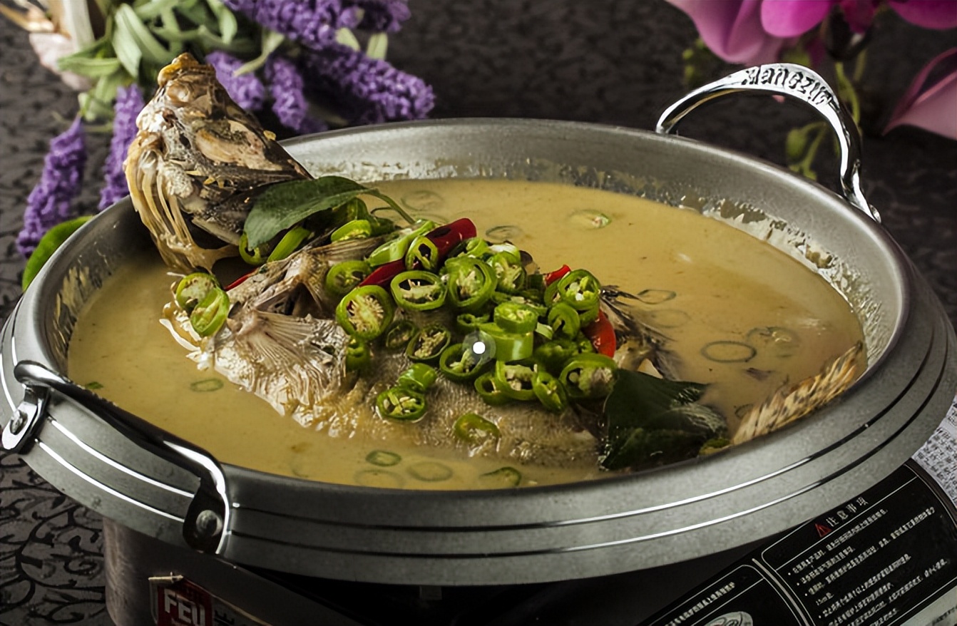 Stewed fish soup 3 steps, the secret is to "marinate" for 10 minutes