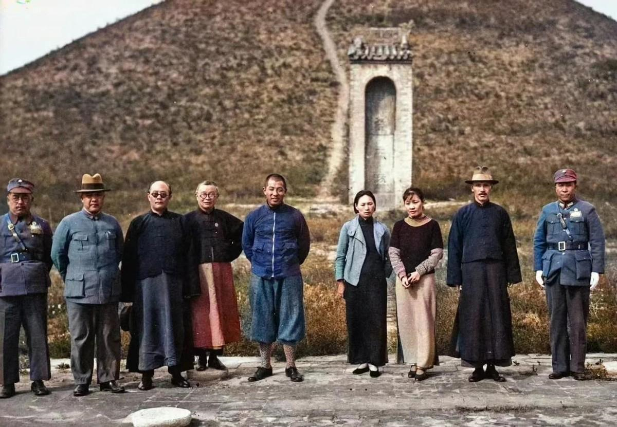One month before the Xi'an Incident, a photo of Zhang Xueliang and Lao ...