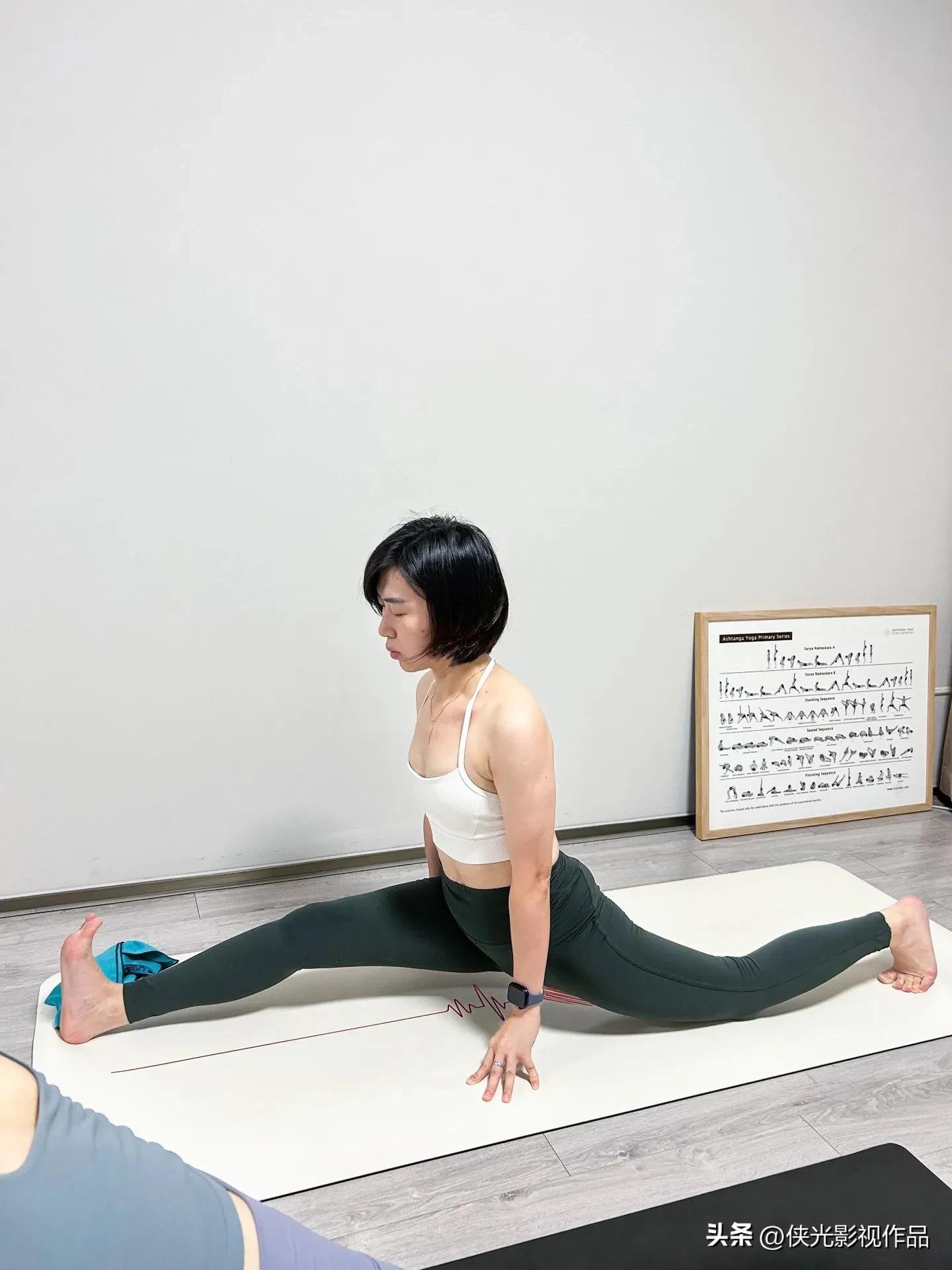 Insisting on practicing yoga makes our women's waist thinner and