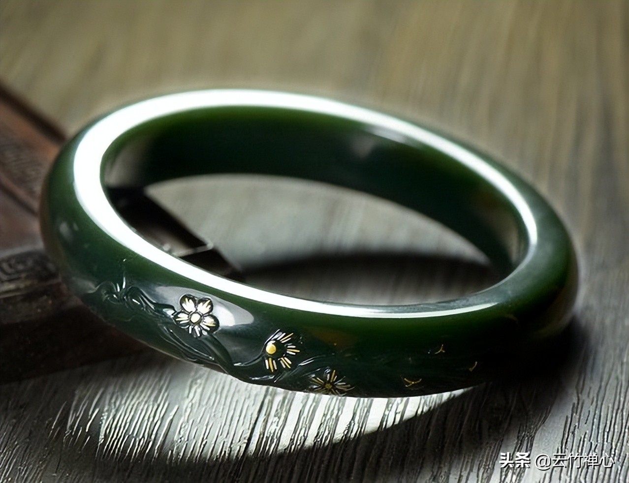 If the jade bracelet suddenly breaks, what does it mean if the jade