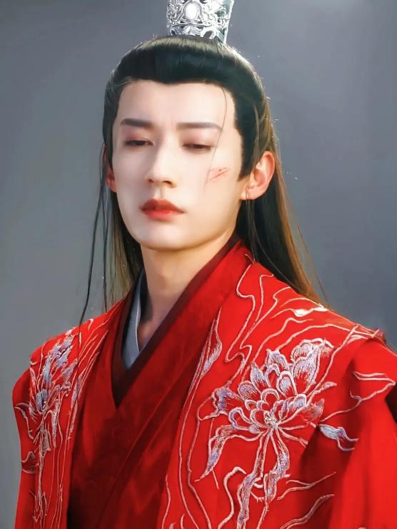 Tang Yan took over the role of Xian Xia again after 15 years and ...