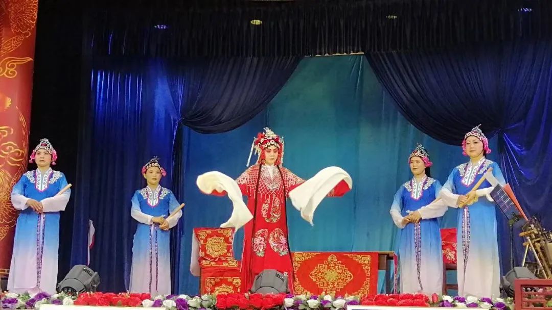 Watching Beijing Opera is the first time in my life - iNEWS