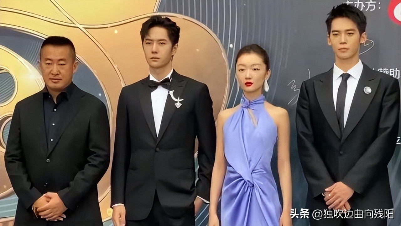 Wang Yibo and Zhou Dongyu walk the red carpet together: the two are quite  like husband and wife - iMedia