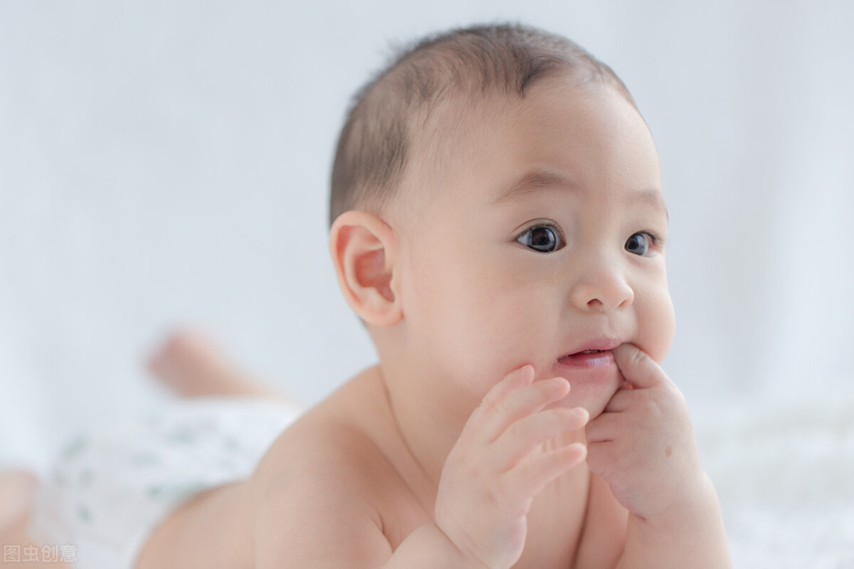 Many Ways When you see your baby chewing your fingers, will you stop