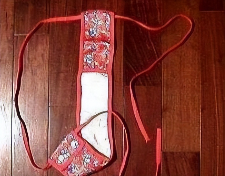 In ancient times, there were no paper and sanitary napkins, what should