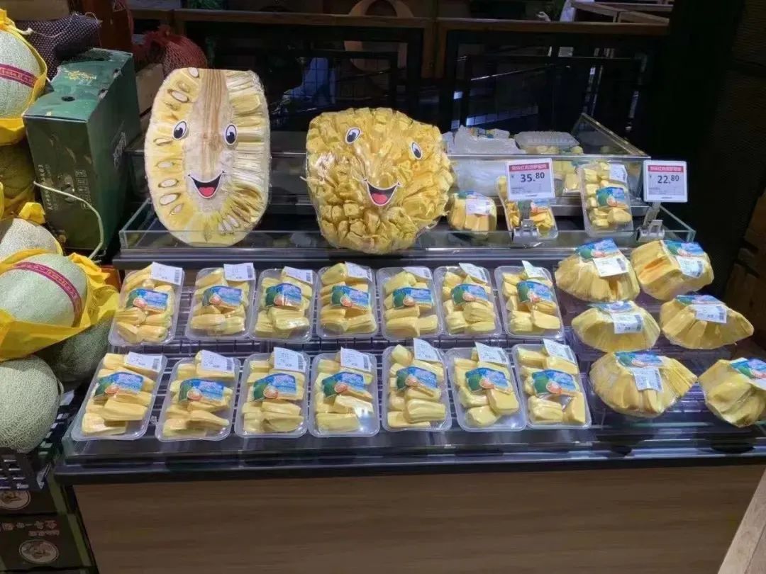 Supermarket fresh cut fruit display appreciation - iNEWS
