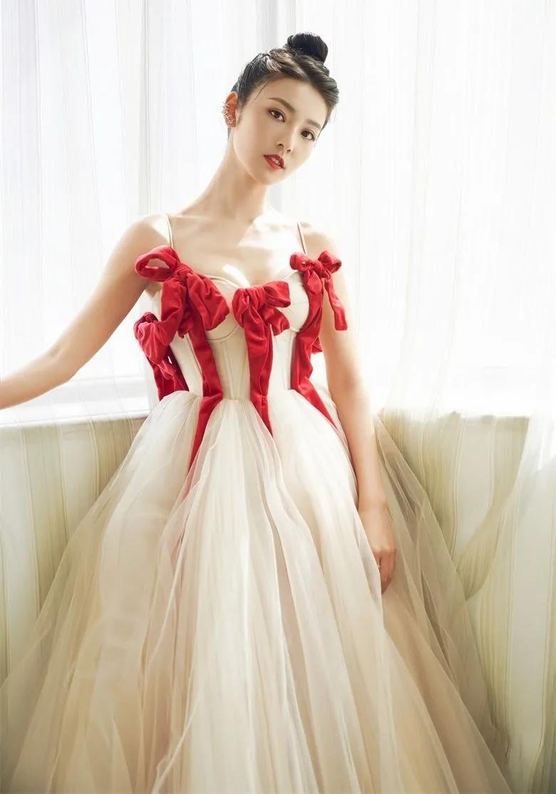 Beautiful actress Ma Xinrui - iNEWS
