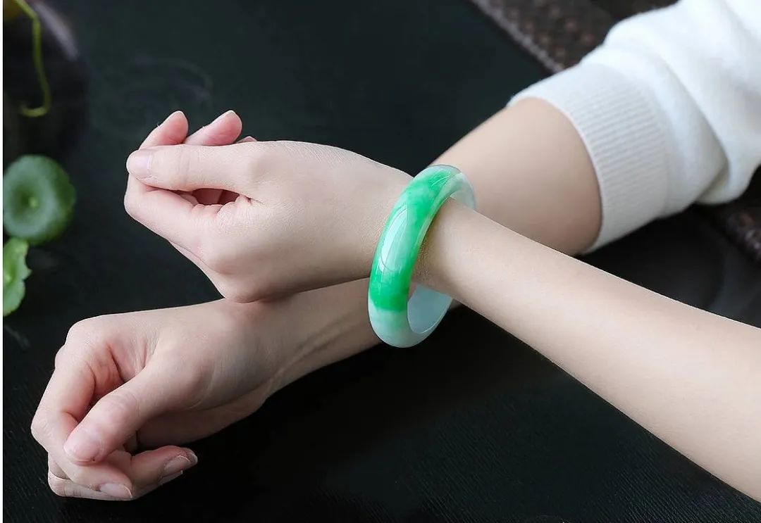 Types and purchases of jade bracelets iNEWS