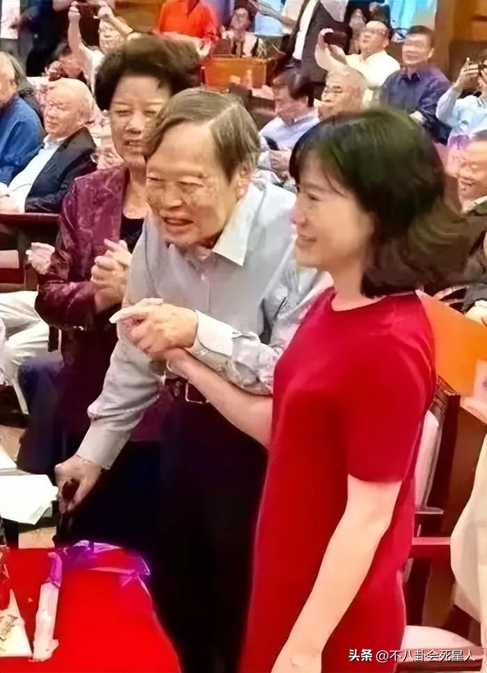 Yang Zhennings 100th Birthday Banquet And 54 Year Old Weng Fan