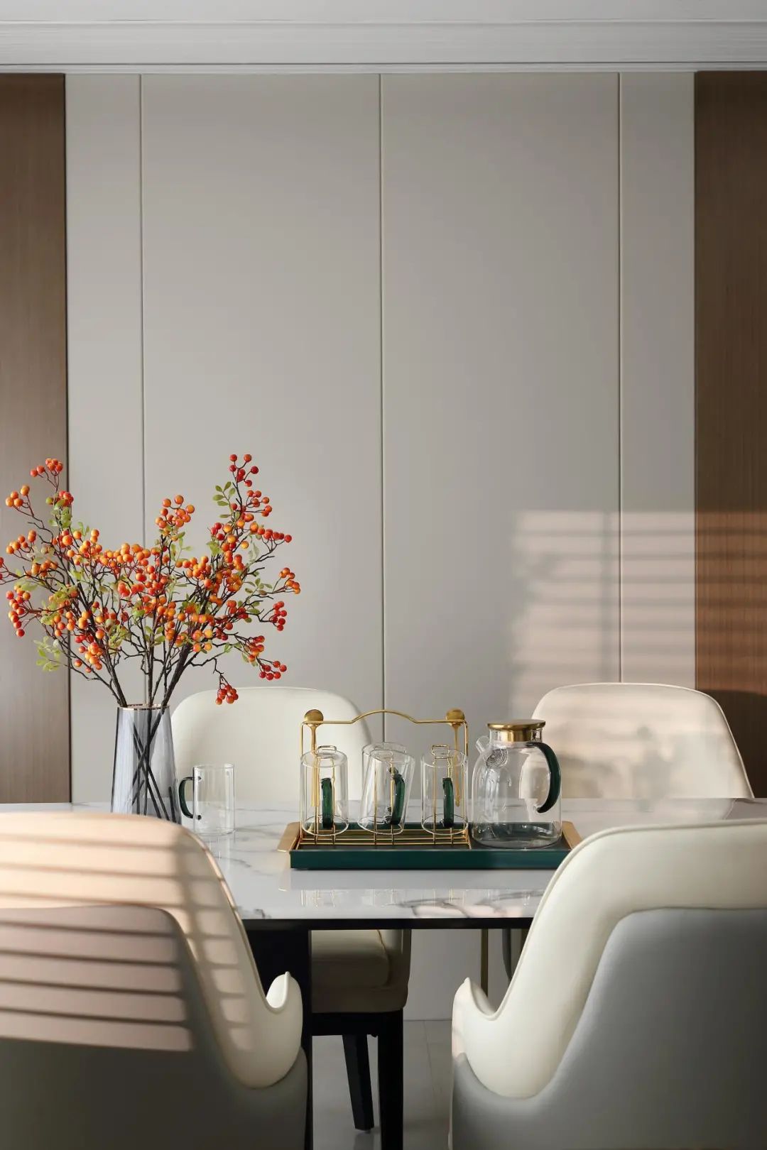 Modern low-key luxury style design, light luxury and texture, a happy ...