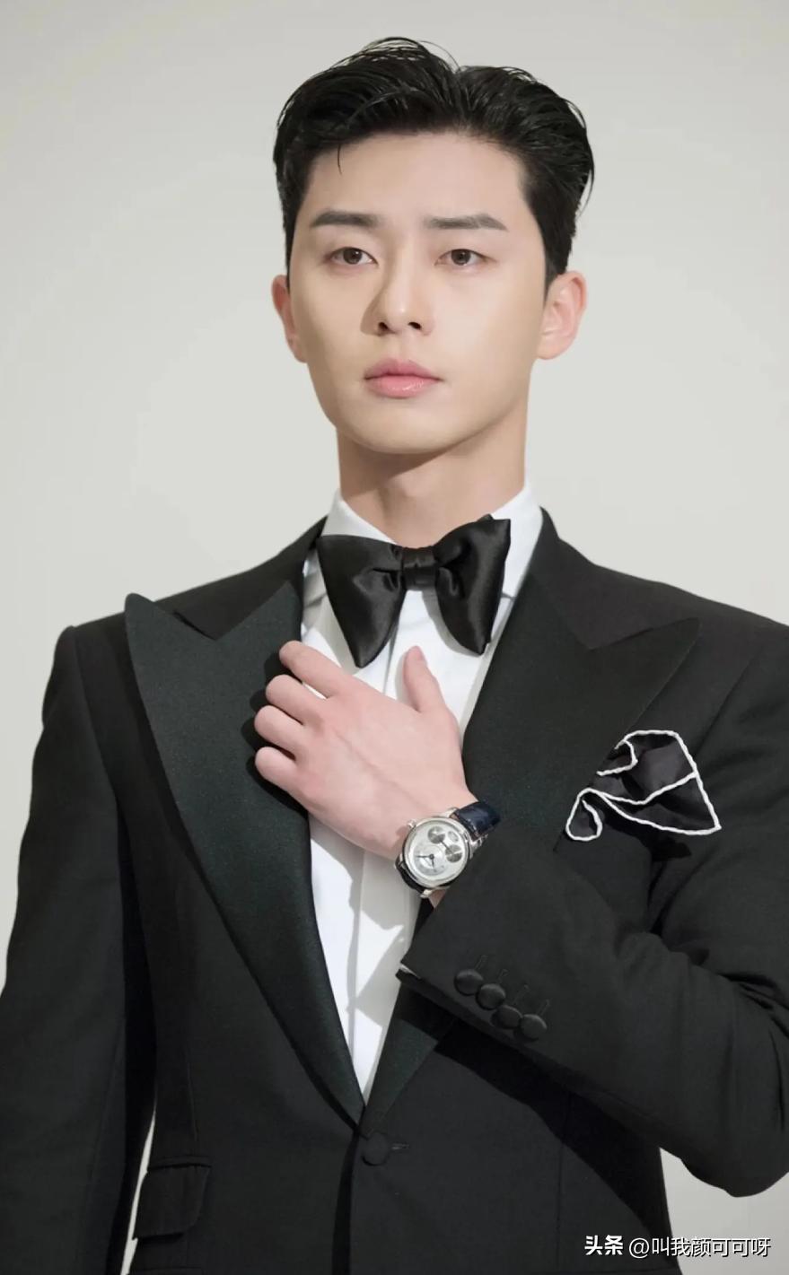 Park Seo Joon attended the event and was hugged by a woman. Korean netizens  said it was naked sexual harassment. - iMedia