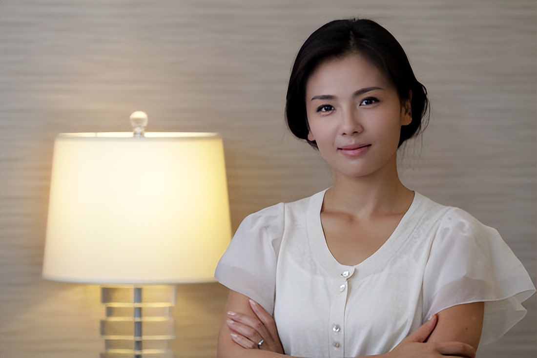 Paying off 400 million in three years, the superficially virtuous wife mess...