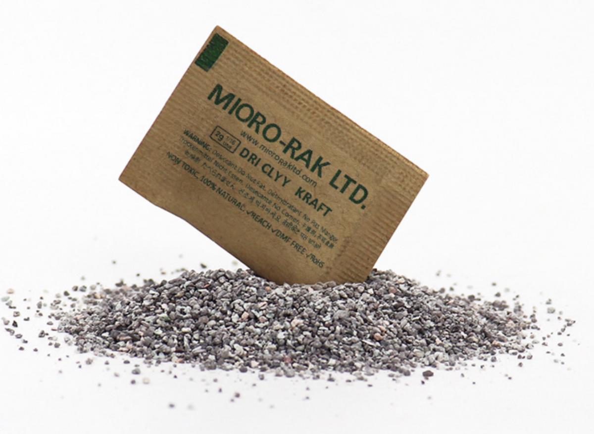 What should I do if the bear child accidentally swallows the desiccant? iNEWS