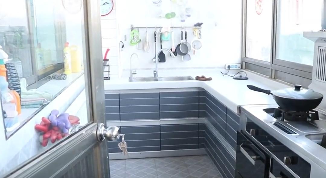 Remember not to face the bedroom door directly to these four places