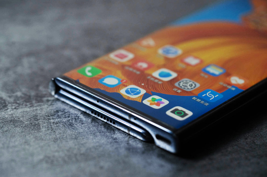 Netizens are arguing! Is the folding screen mobile phone a consumption ...