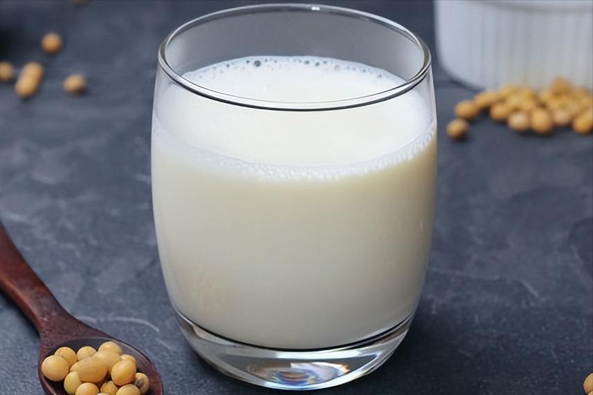 Make soy milk, the soybeans can't be beat directly after soaking, add