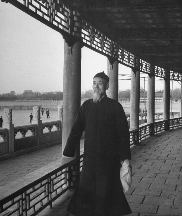 Old photo of Wu Tongxuan, Beijing's "Skating King" in 1946 iNEWS