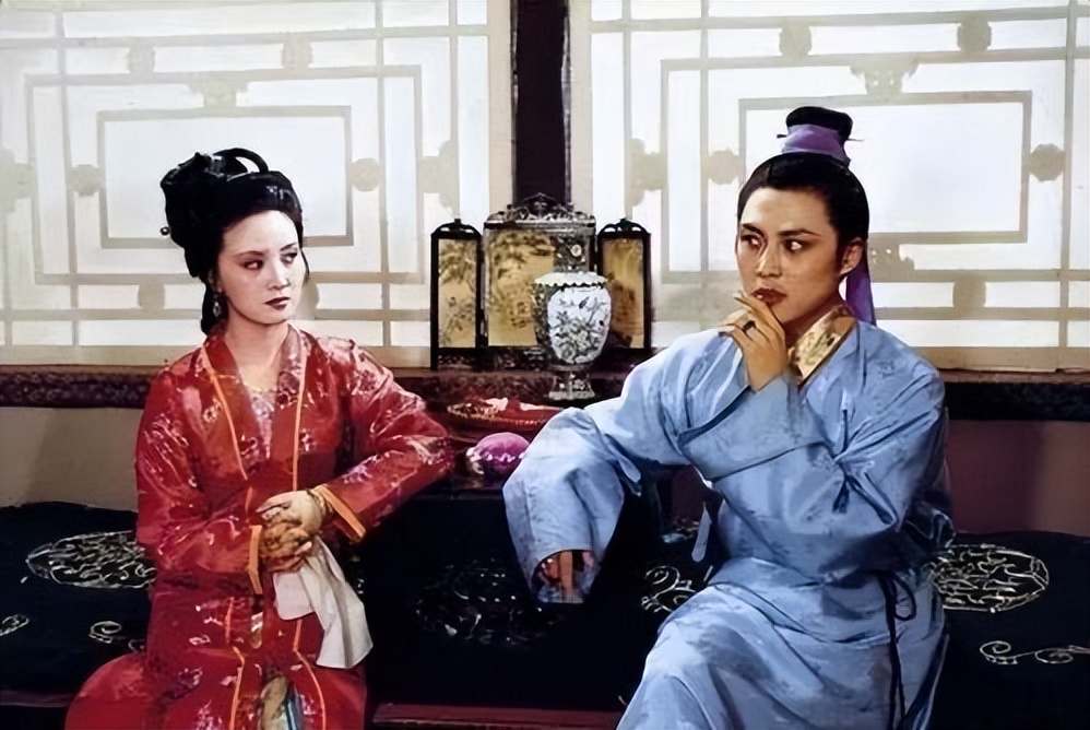 Smiling Knowingly Jia Lian wanted to change his appearance, but Wang Xifeng refused ...