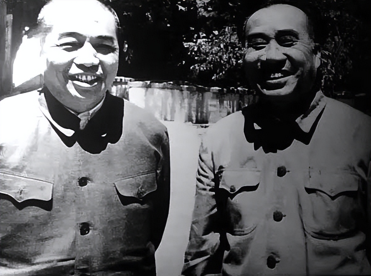 In 1953, Zhu De and Mr. Peng played against each other on the ...