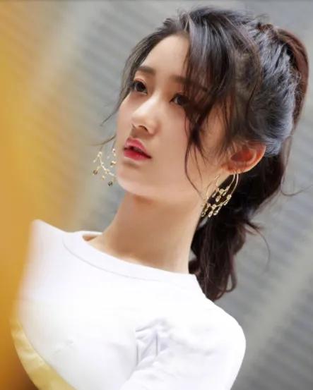 Mainland actress Qi Yandi - iNEWS