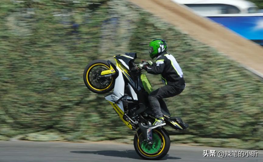 On the Application of Special Effects Production in Hollywood Movies