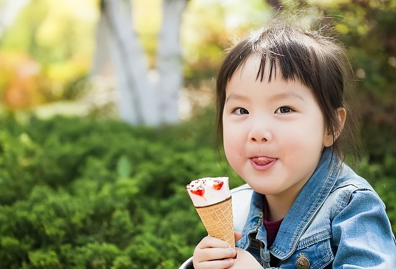 Children who are allowed to eat ice cream and those who are not allowed to eat ice cream have