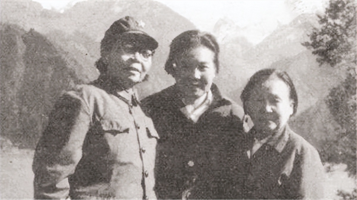 Li Zhen: From a child bride to become the first female general in New ...