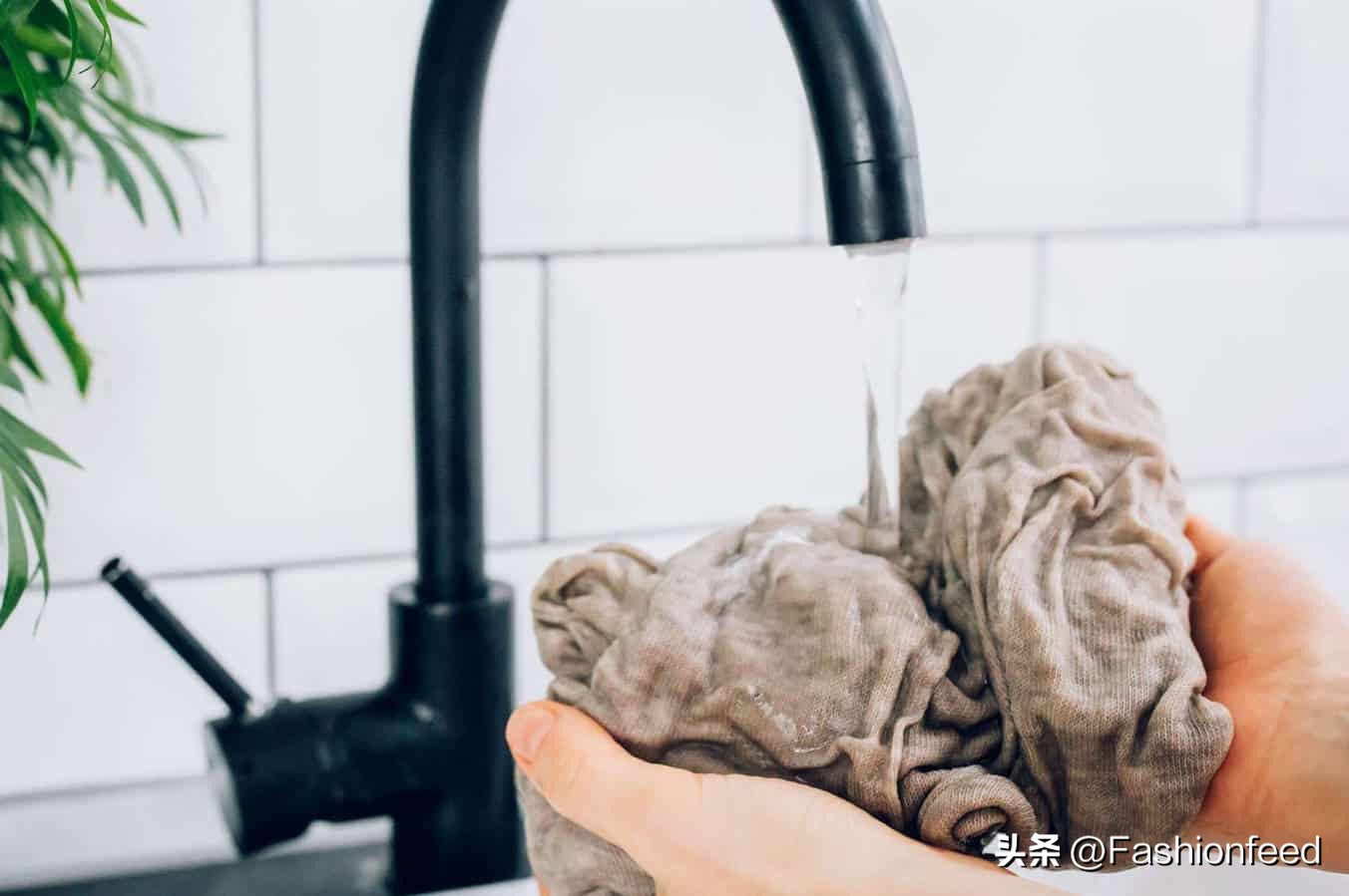 How to remove dirt from clothes? (step by step guide) iNEWS