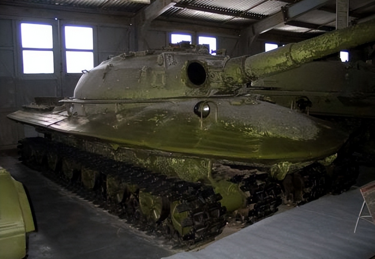 The 279 tank was born for nuclear warfare, but the hero is useless, and ...