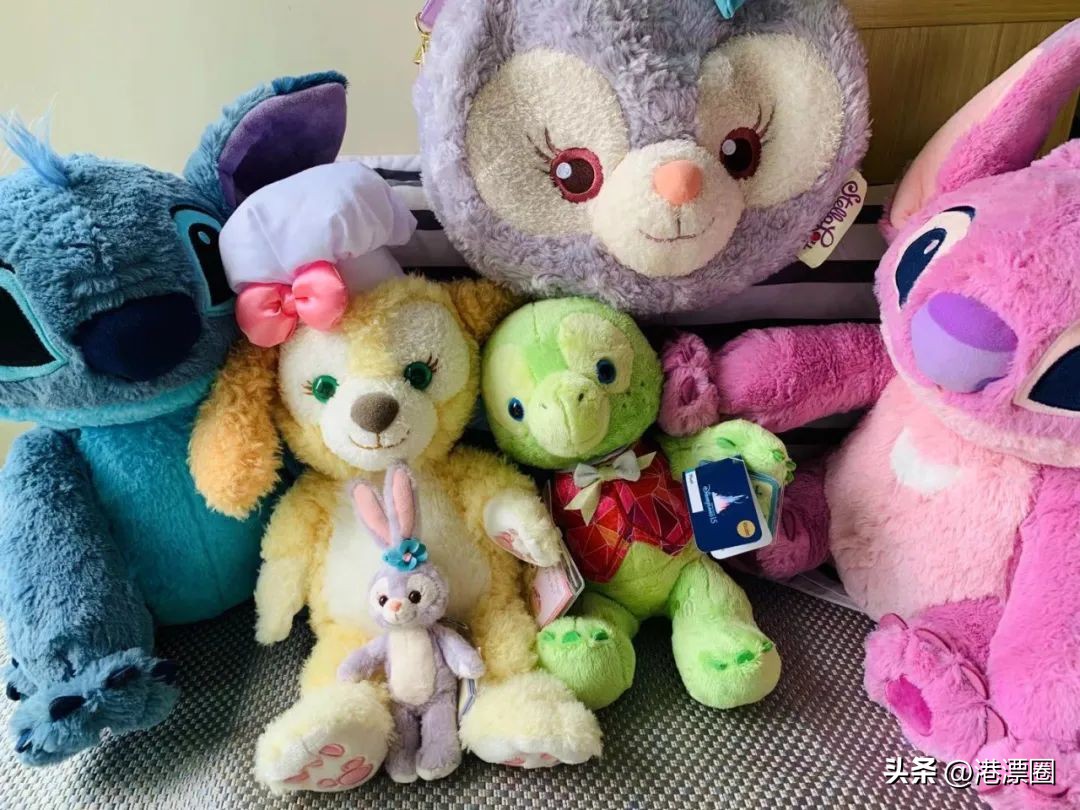 What is it like to work at Hong Kong Disneyland? iMedia