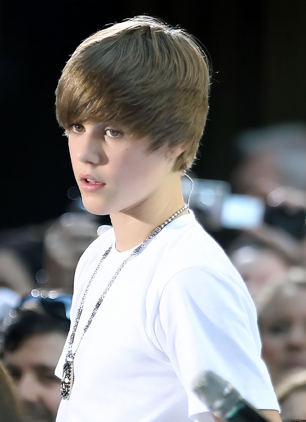 Justin Bieber, from Internet prodigy to global superstar, how his music ...