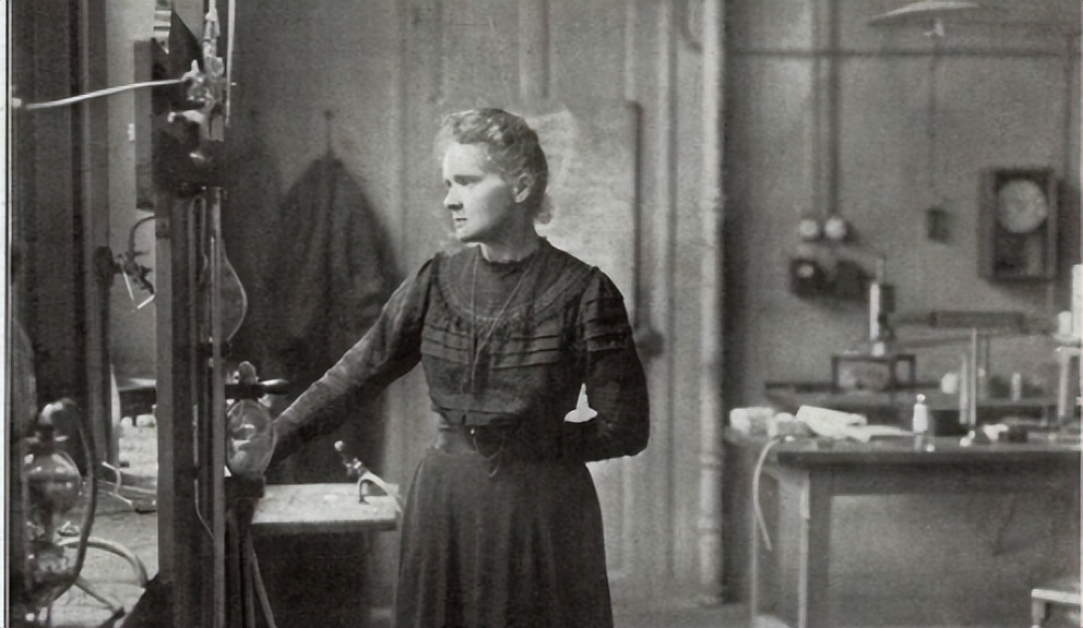 Marie Curie: A scientist who illuminates the world, setting a glorious ...