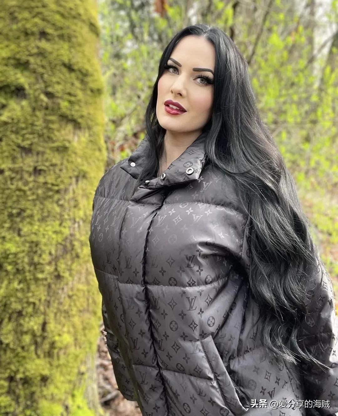 Synonymous with sexy, Internet celebrity model: Raven Rose - iMedia