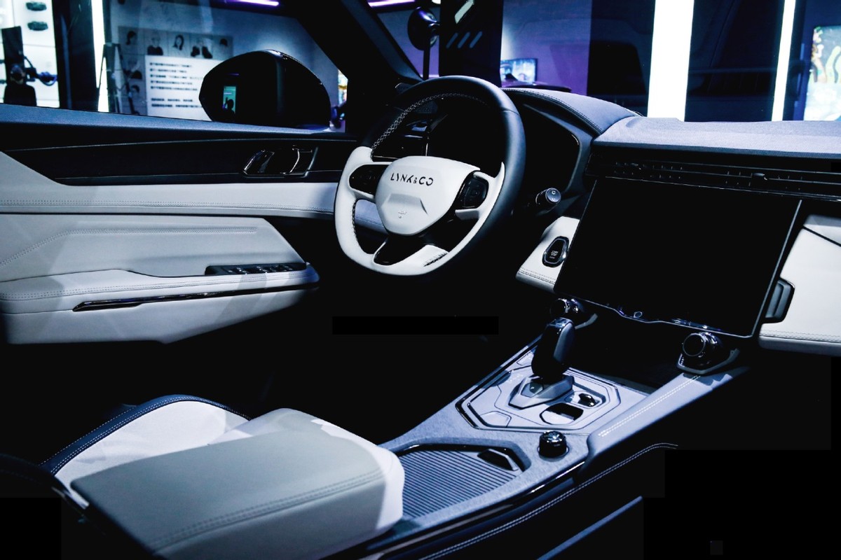 The difference between before and after buying a car iNEWS