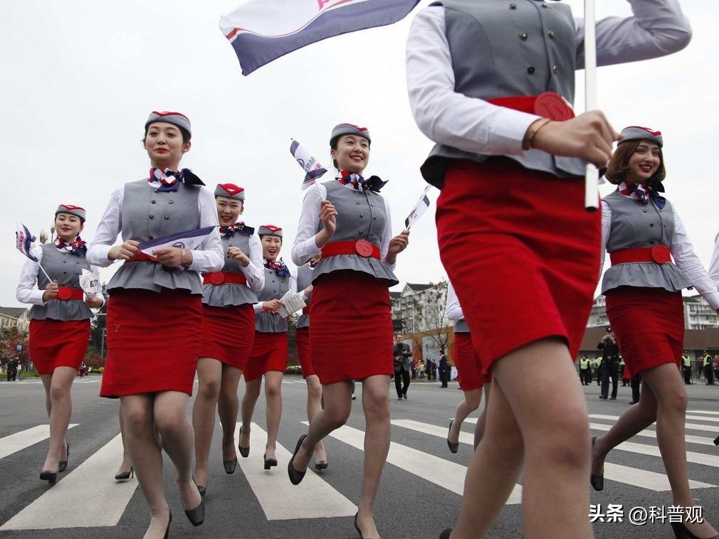 Why do flight attendants wear short skirts and stockings just to look good?Many people are wrong