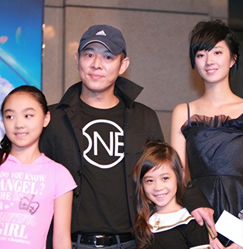 Jet Li's youngest daughter lives abroad! Wear a navel dress and ...