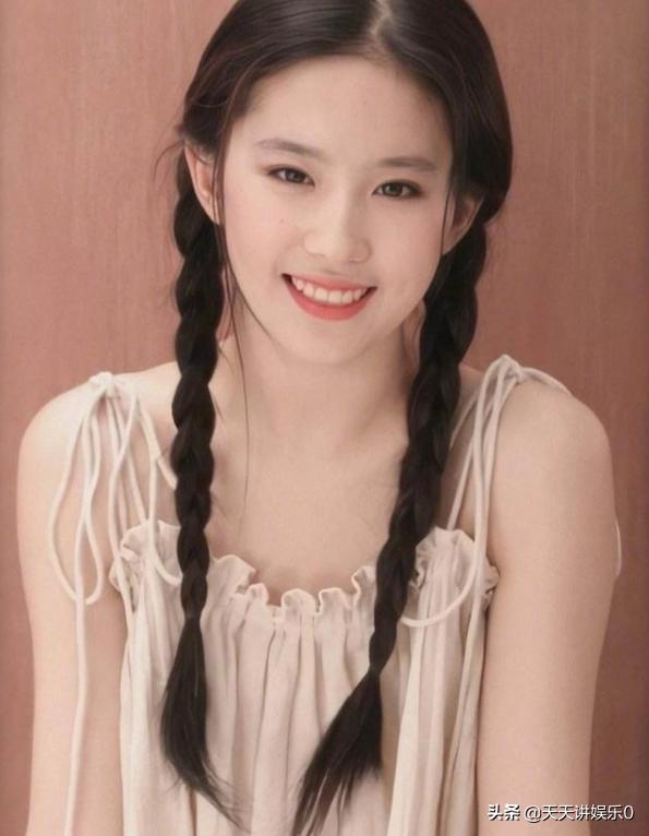Unretouched Pics Of Liu Yifei At The Mall Show Why Netizens Call Her “Fairy  Sister” - 8days