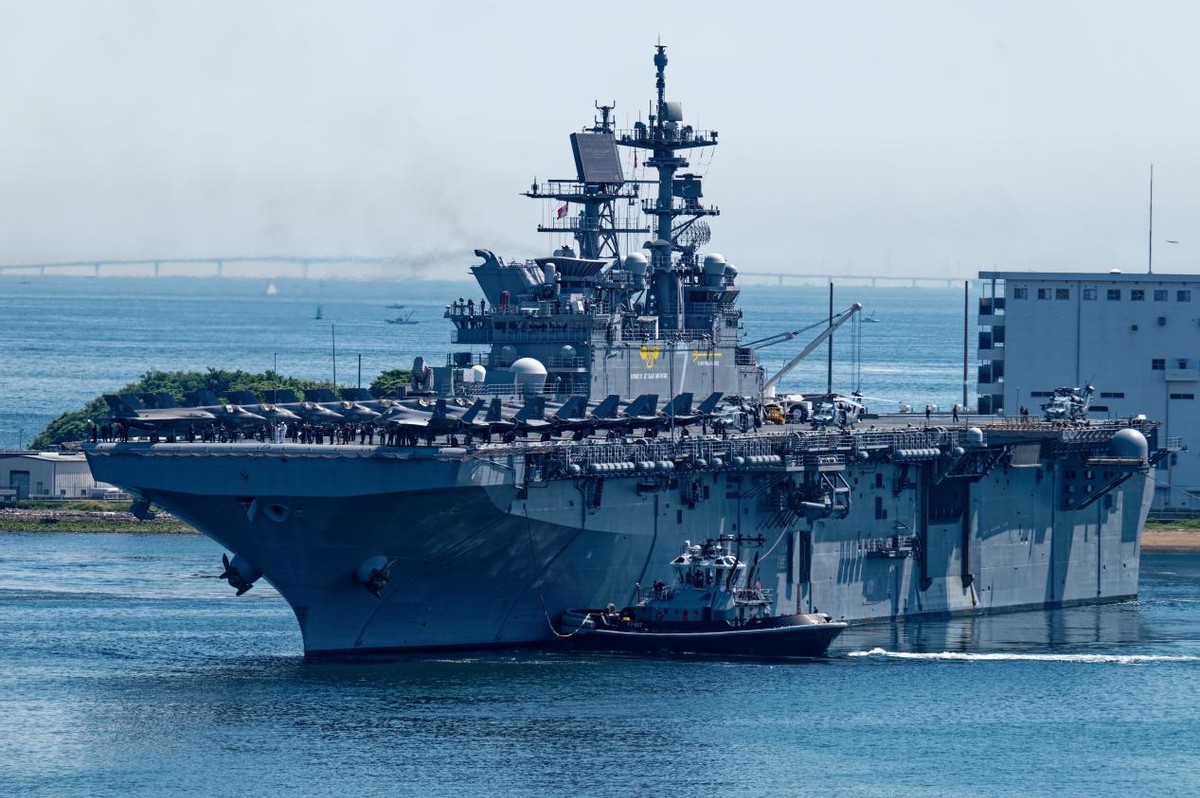 What Is The Us Lightning Aircraft Carrier Doing When It Enters The 