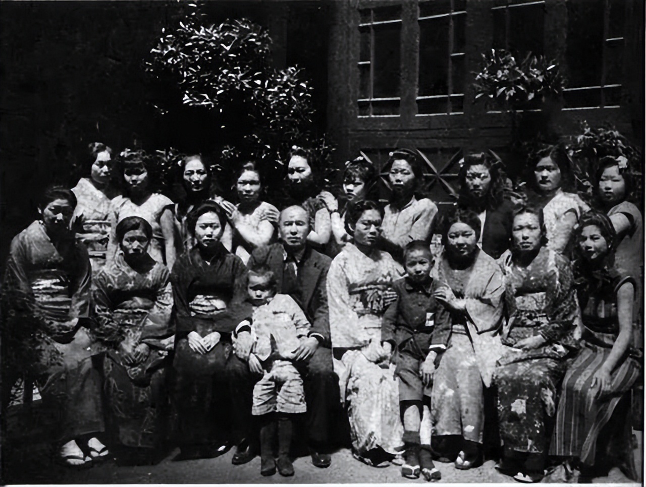 Expose the real images of the tragic experience of Japanese comfort