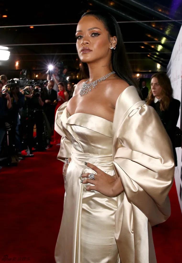 Rihanna's pregnancy glow shines at the Oscars iNEWS