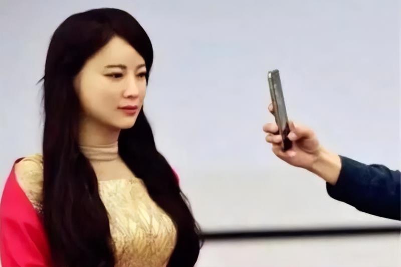 China's first beautiful robot was born, and customized a robot wife