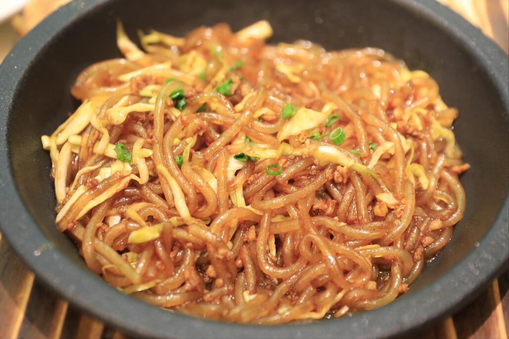 Fried vermicelli always clumped together?The chef teaches you to do one more step, the