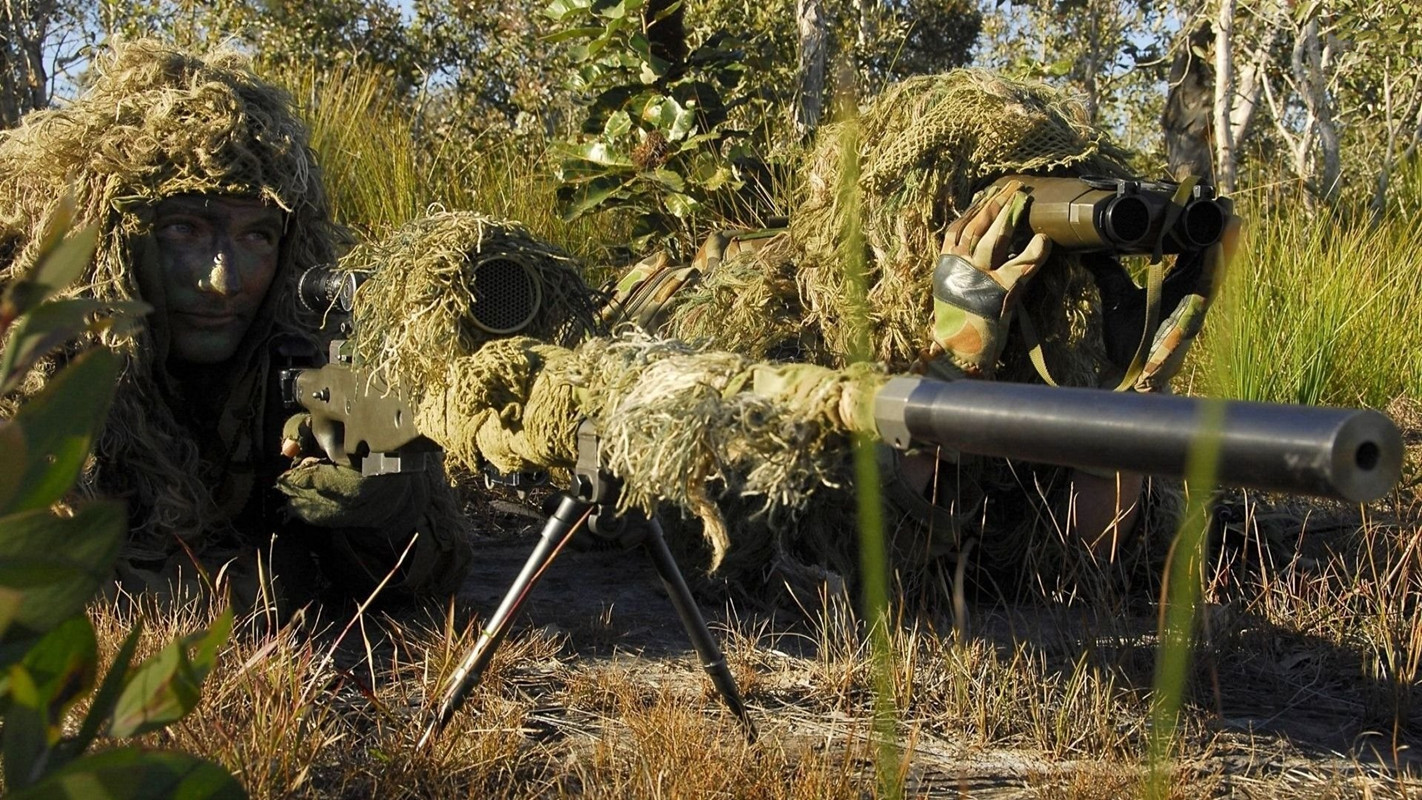 Why should a sniper's sniper rifle be wrapped in cloth?The reason is